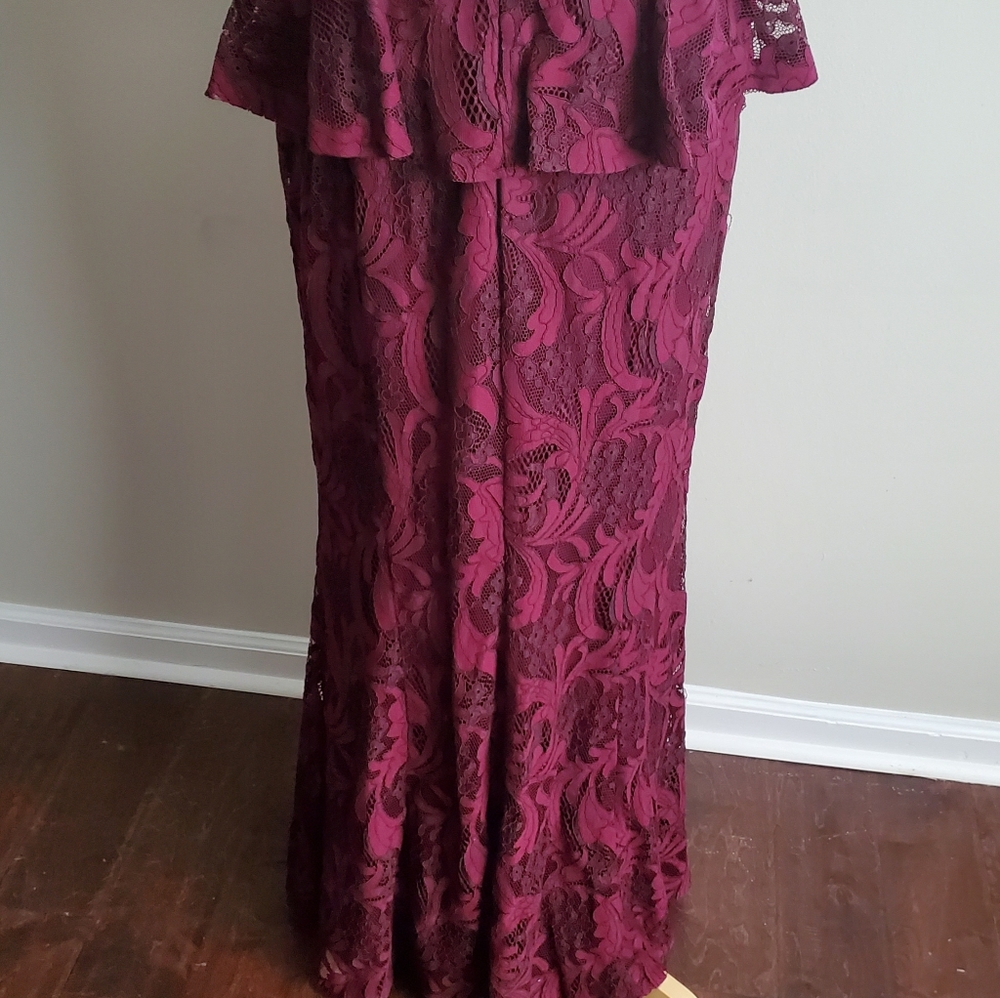 LAUREN RALPH LAUREN LACE PEPLUM GOWN - Picture 5 of 8